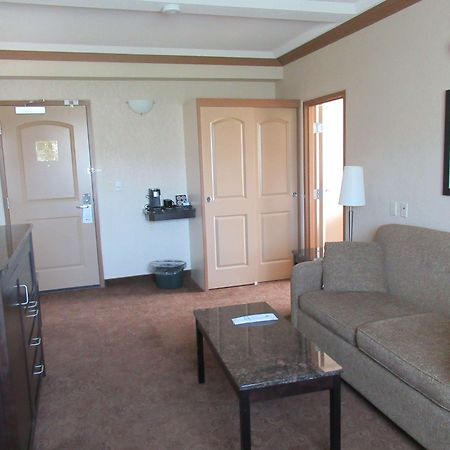 Best Western Plus Kamloops Hotel Экстерьер фото