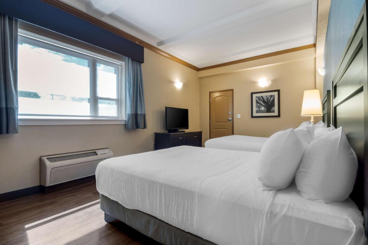 Best Western Plus Kamloops Hotel Экстерьер фото
