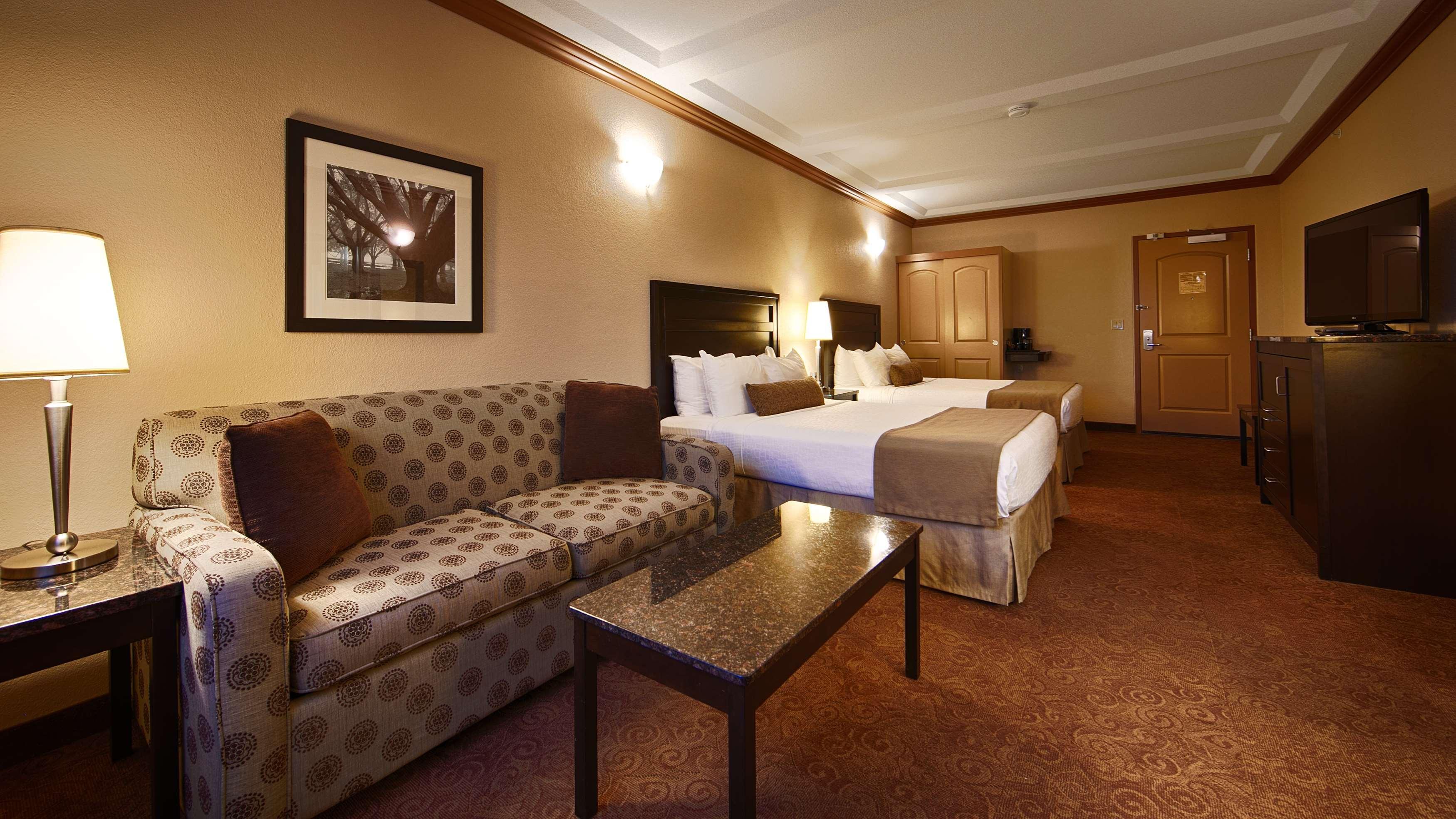 Best Western Plus Kamloops Hotel Экстерьер фото