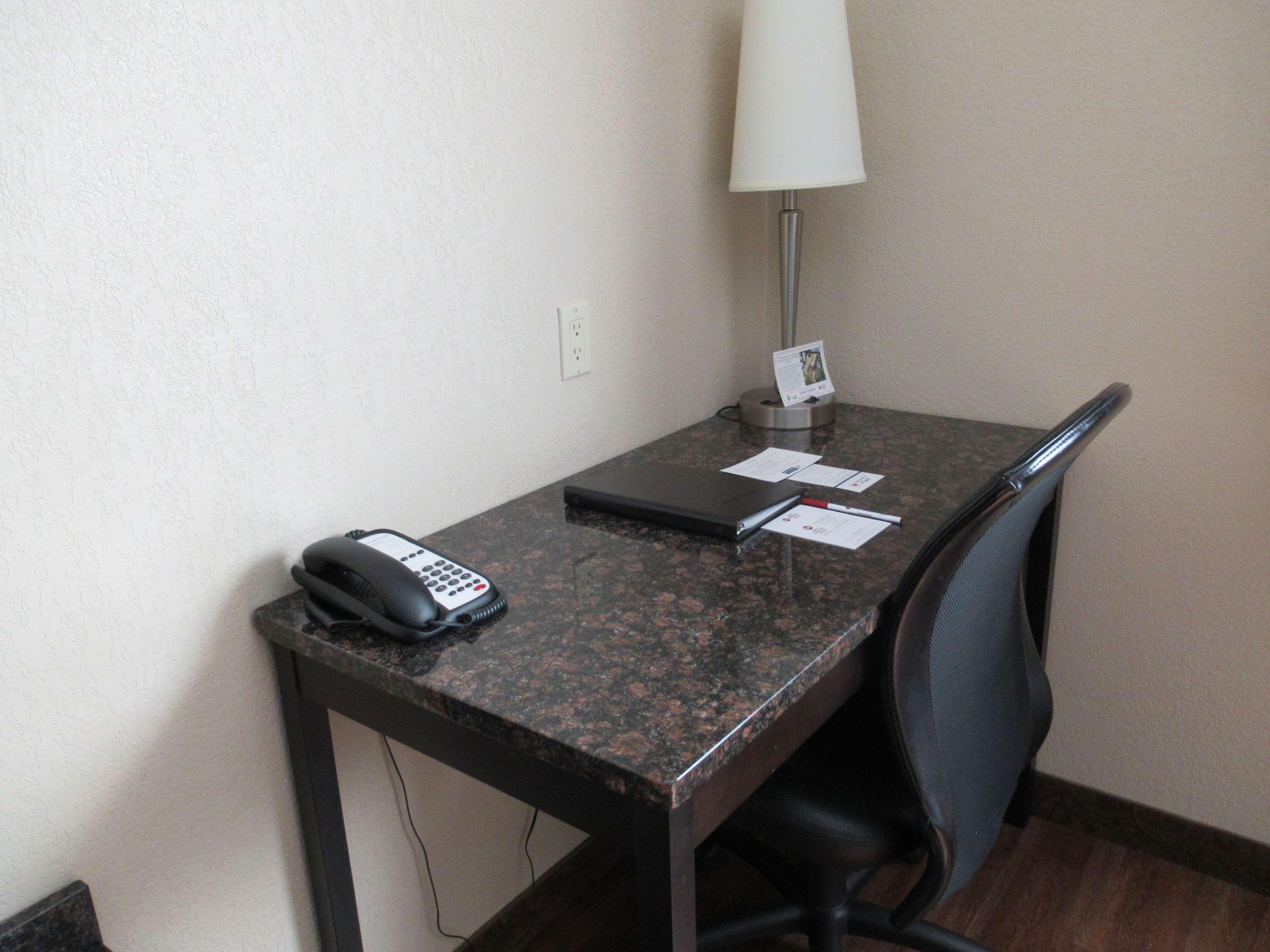 Best Western Plus Kamloops Hotel Экстерьер фото