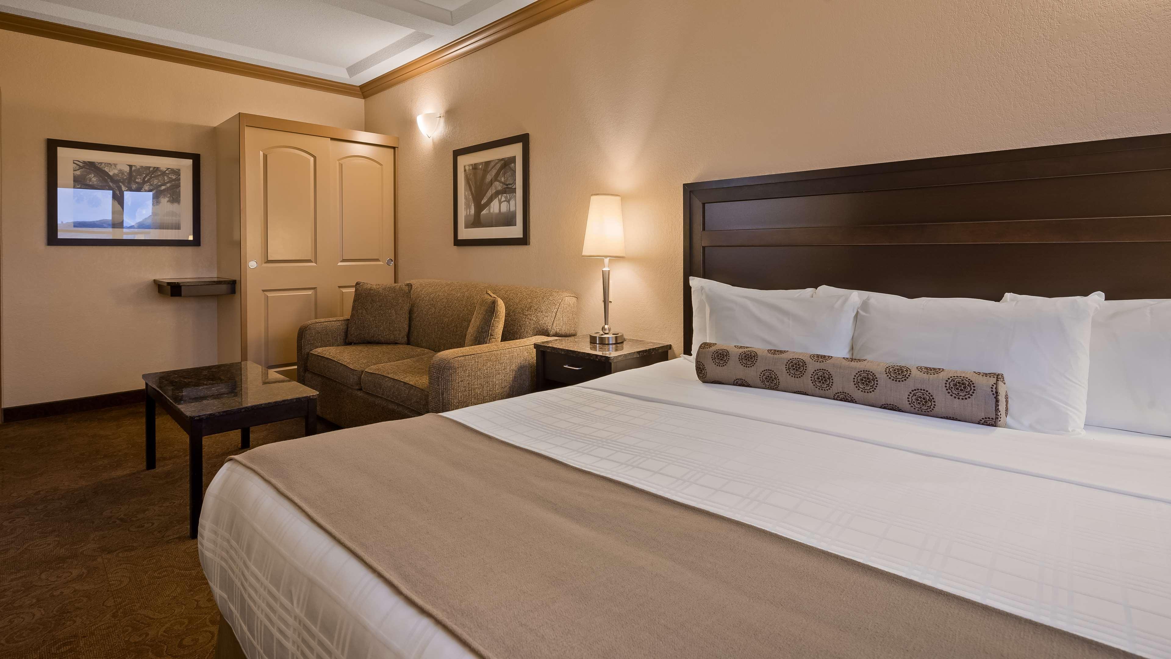 Best Western Plus Kamloops Hotel Экстерьер фото