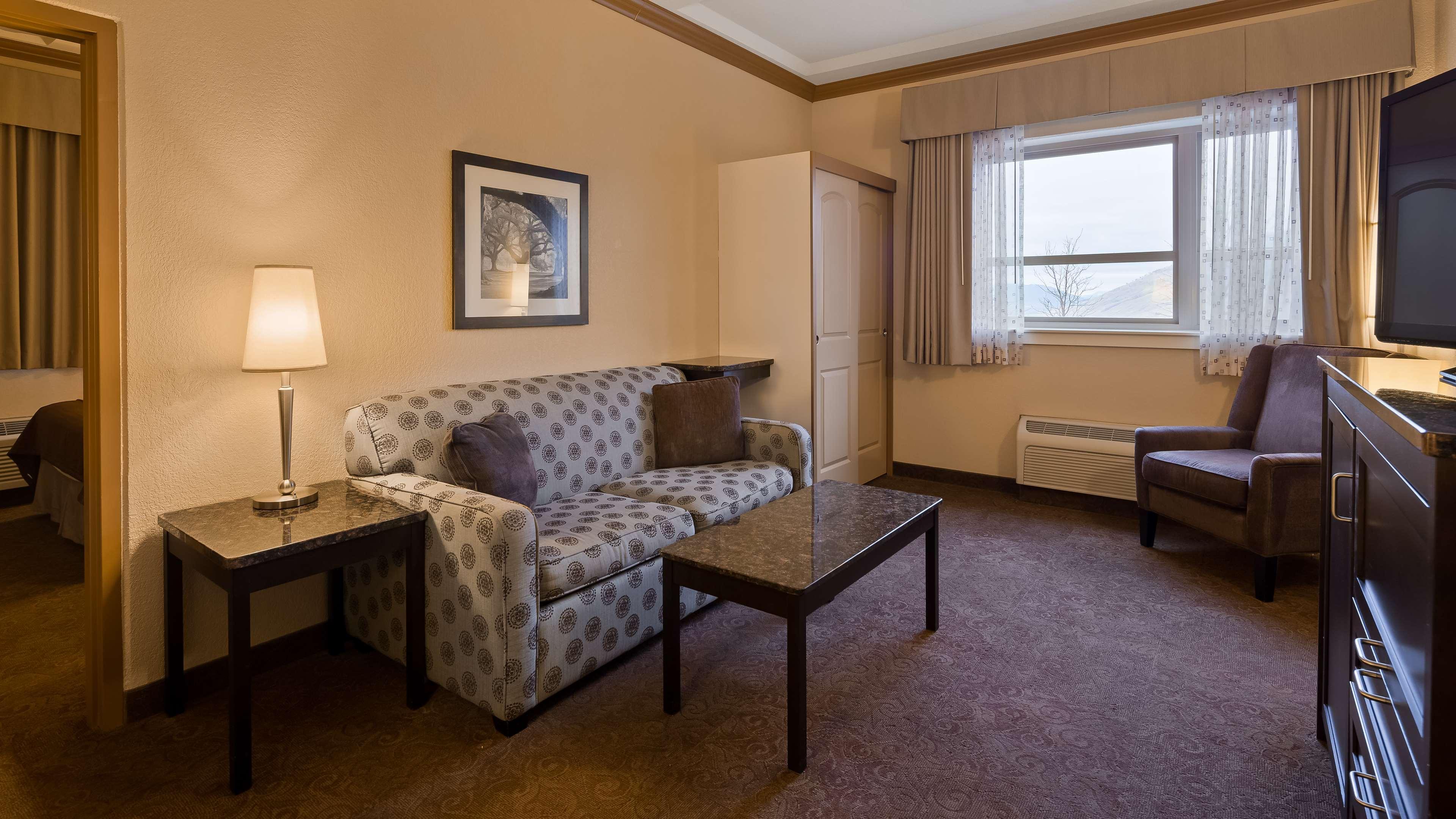 Best Western Plus Kamloops Hotel Экстерьер фото