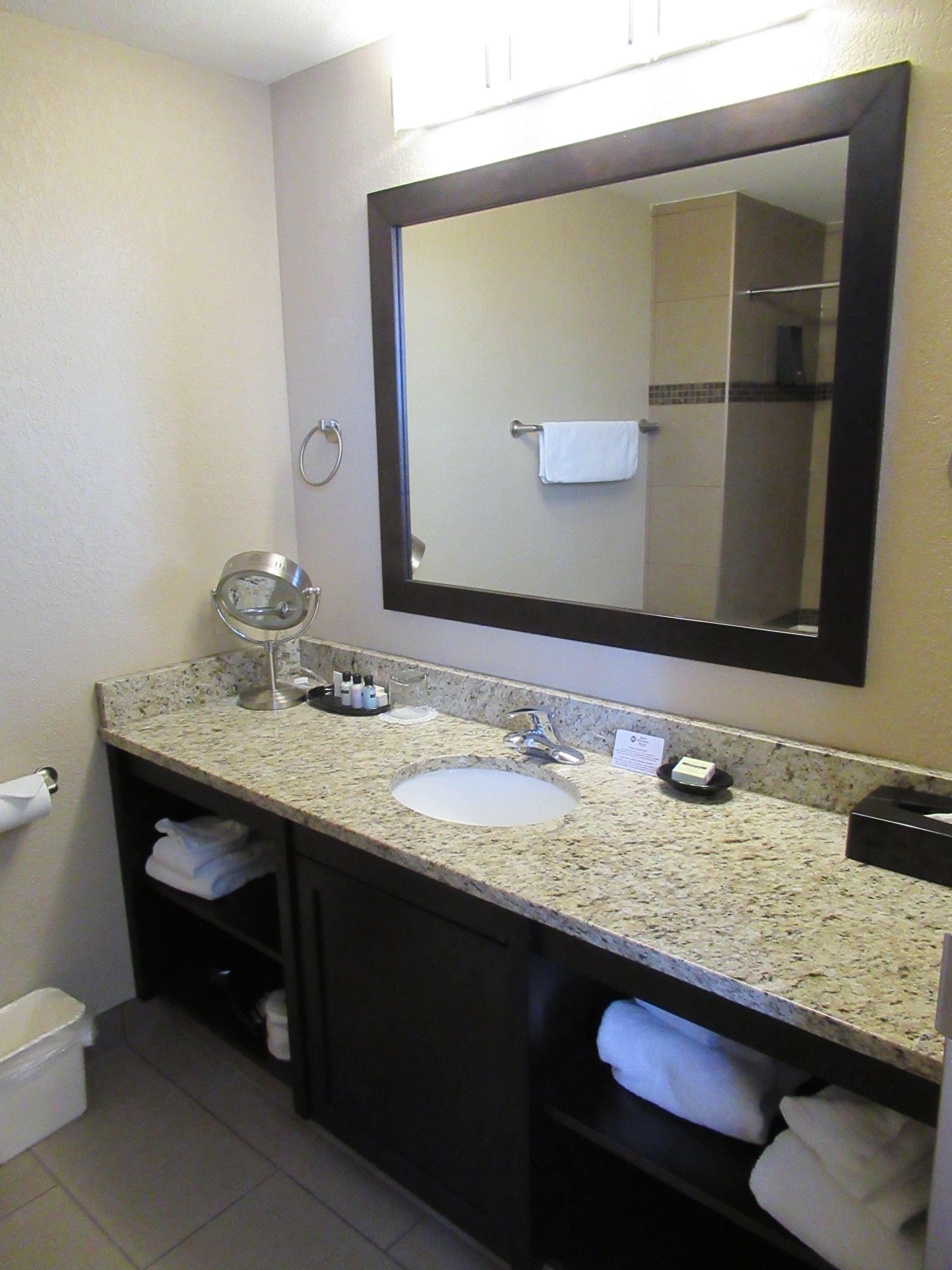 Best Western Plus Kamloops Hotel Экстерьер фото