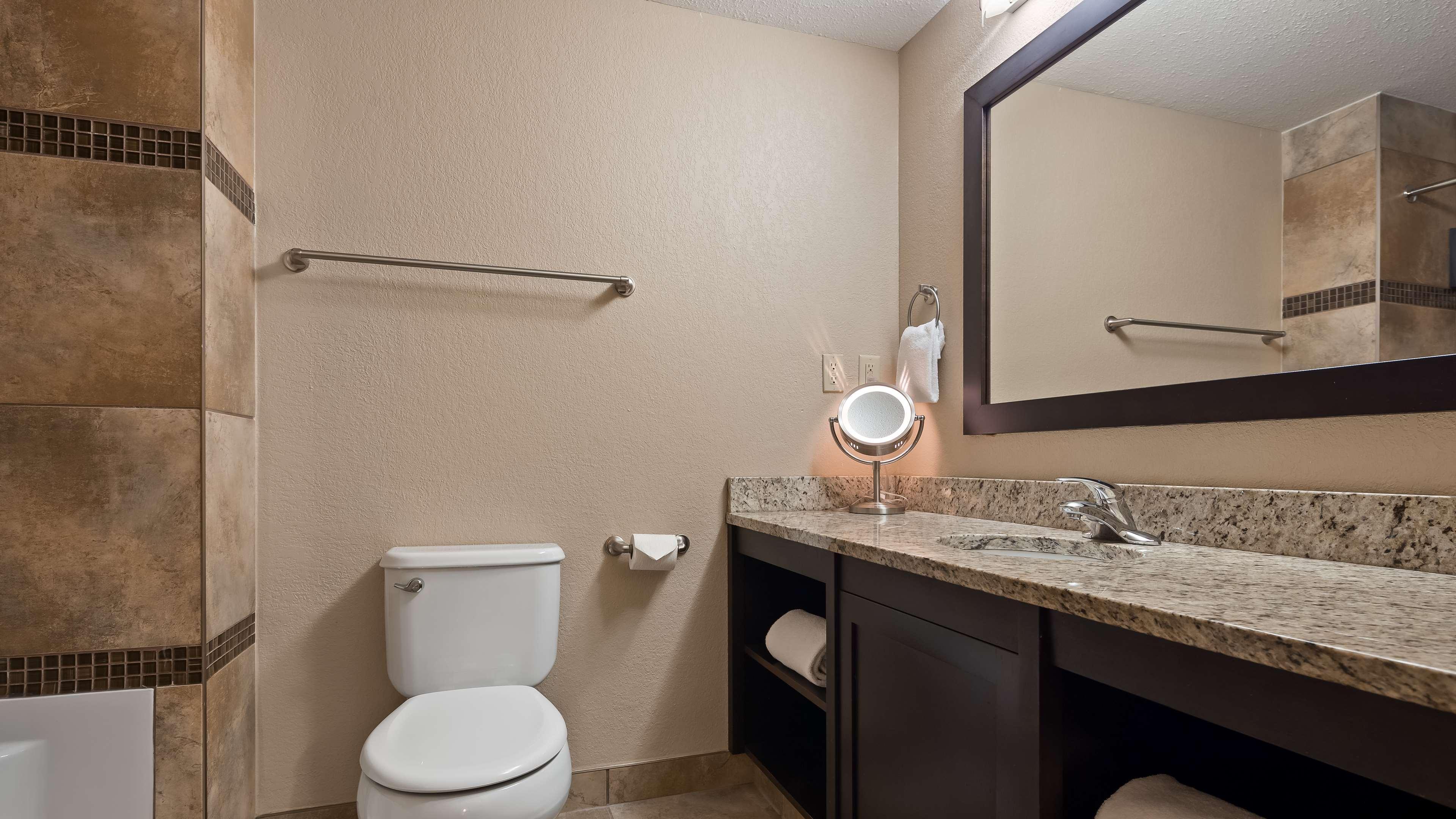Best Western Plus Kamloops Hotel Экстерьер фото