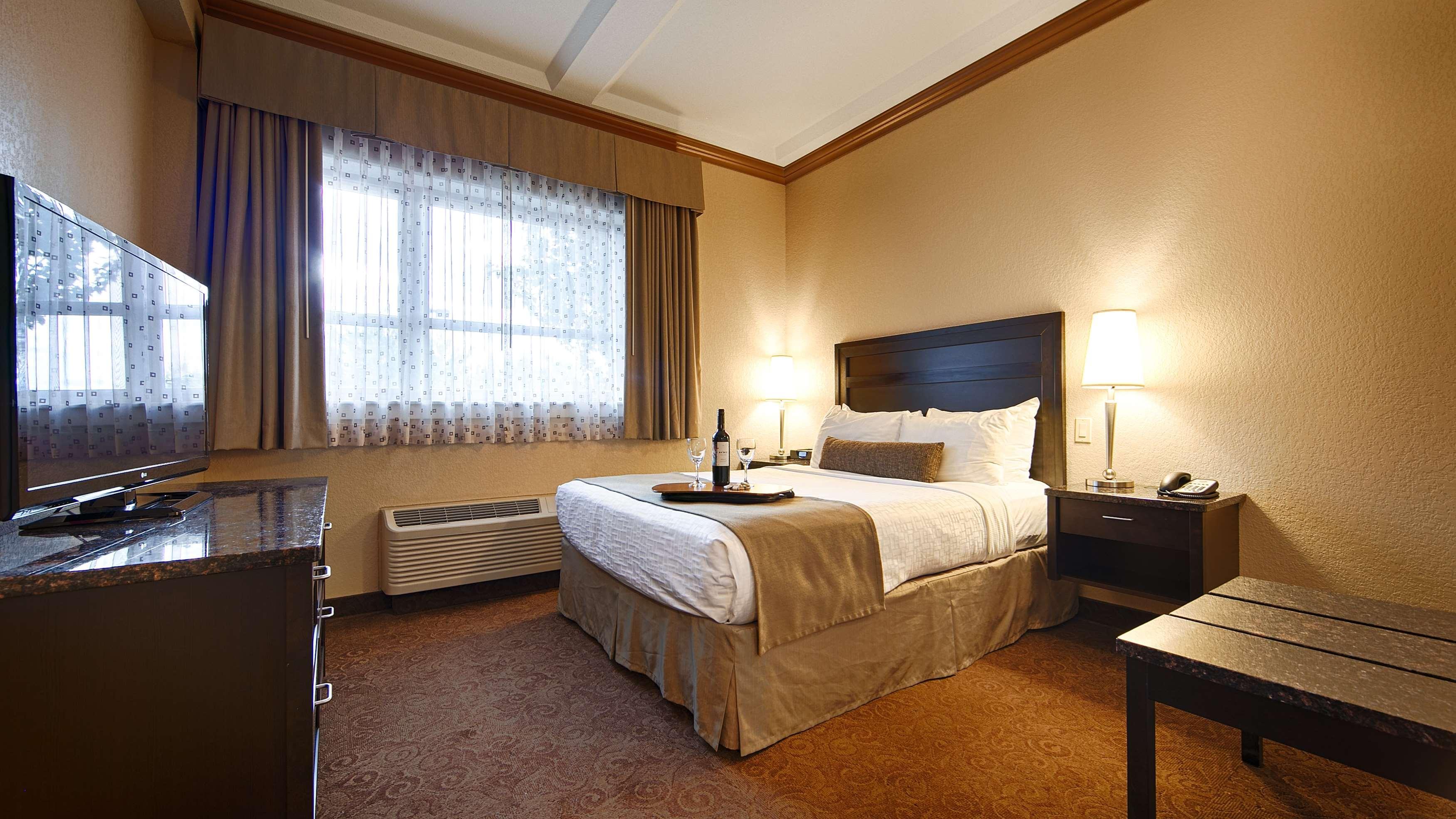 Best Western Plus Kamloops Hotel Экстерьер фото