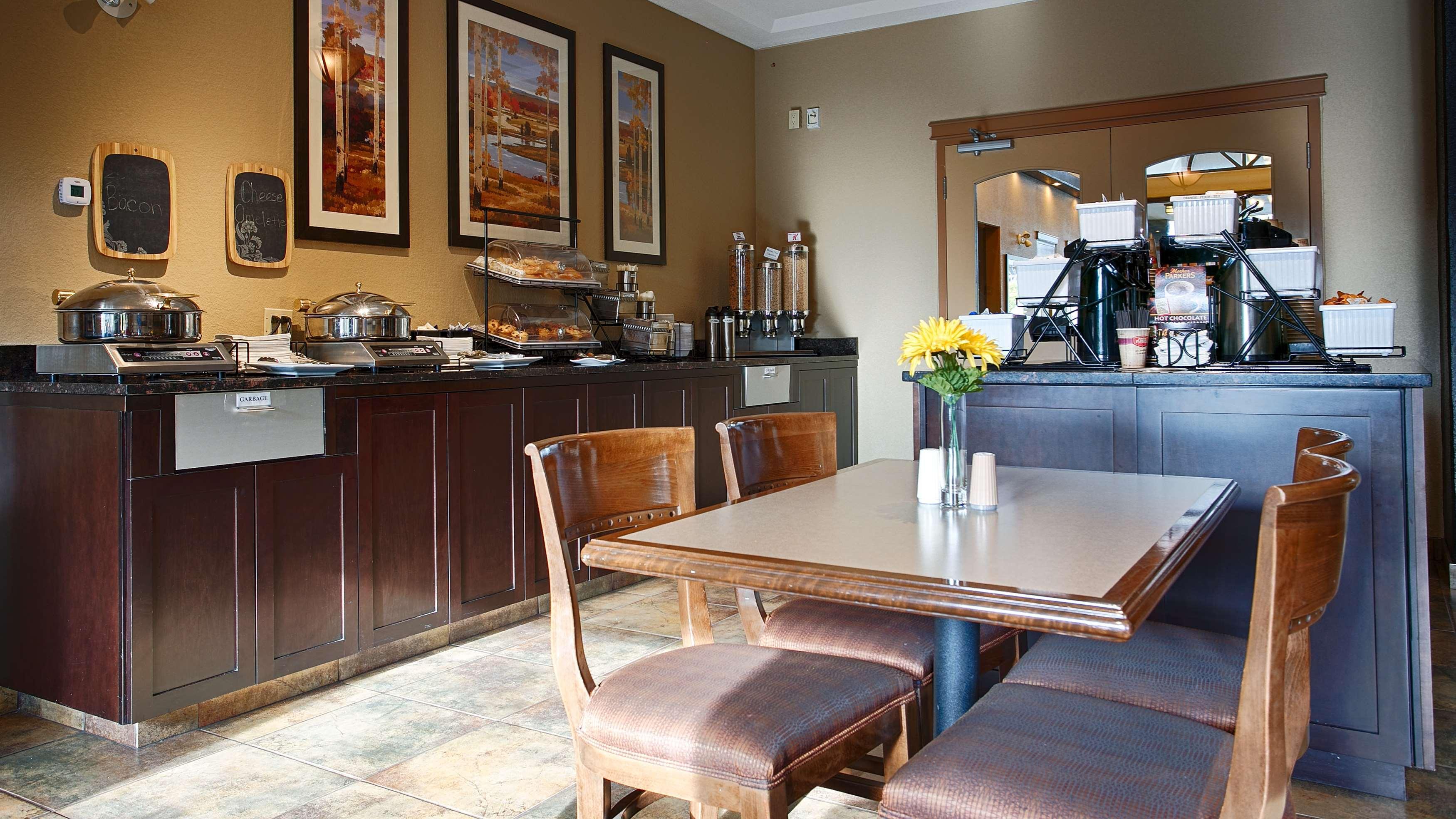 Best Western Plus Kamloops Hotel Экстерьер фото