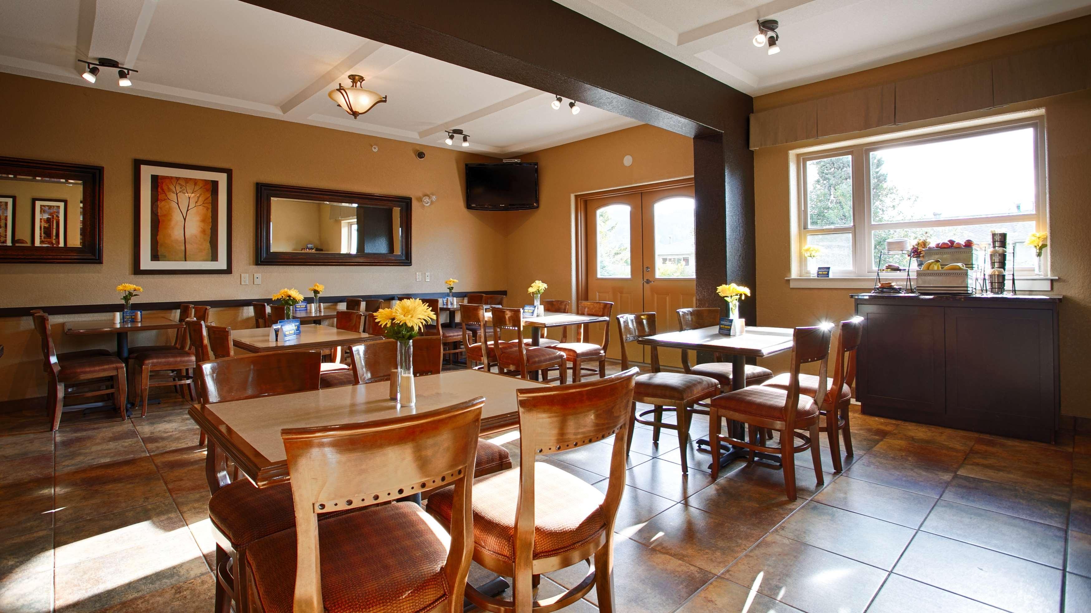 Best Western Plus Kamloops Hotel Экстерьер фото