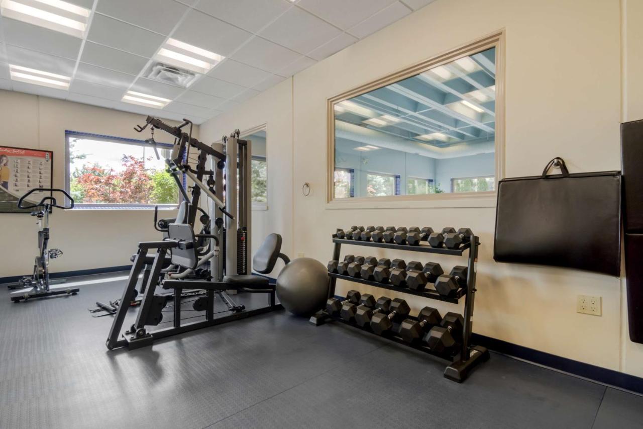 Best Western Plus Kamloops Hotel Экстерьер фото