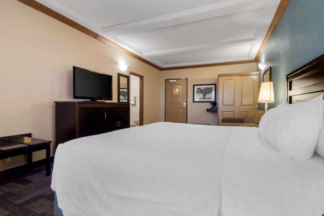 Best Western Plus Kamloops Hotel Экстерьер фото