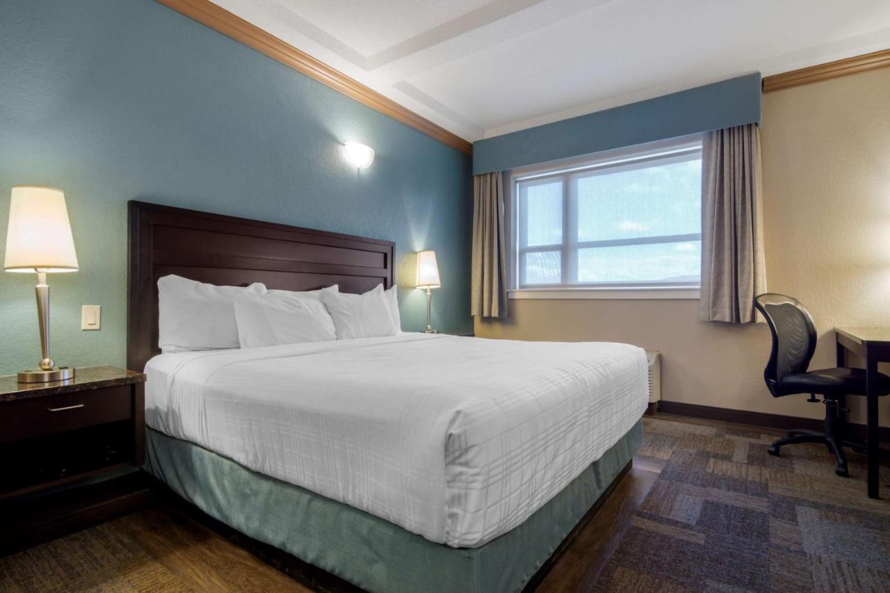Best Western Plus Kamloops Hotel Экстерьер фото