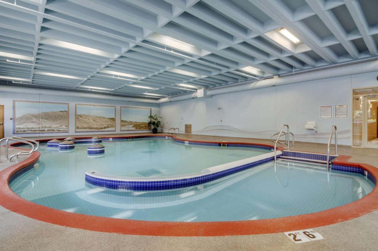 Best Western Plus Kamloops Hotel Экстерьер фото