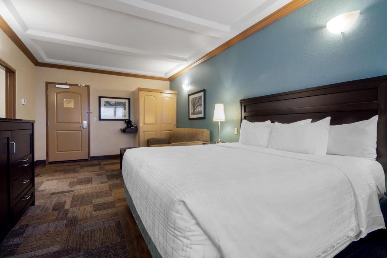 Best Western Plus Kamloops Hotel Экстерьер фото