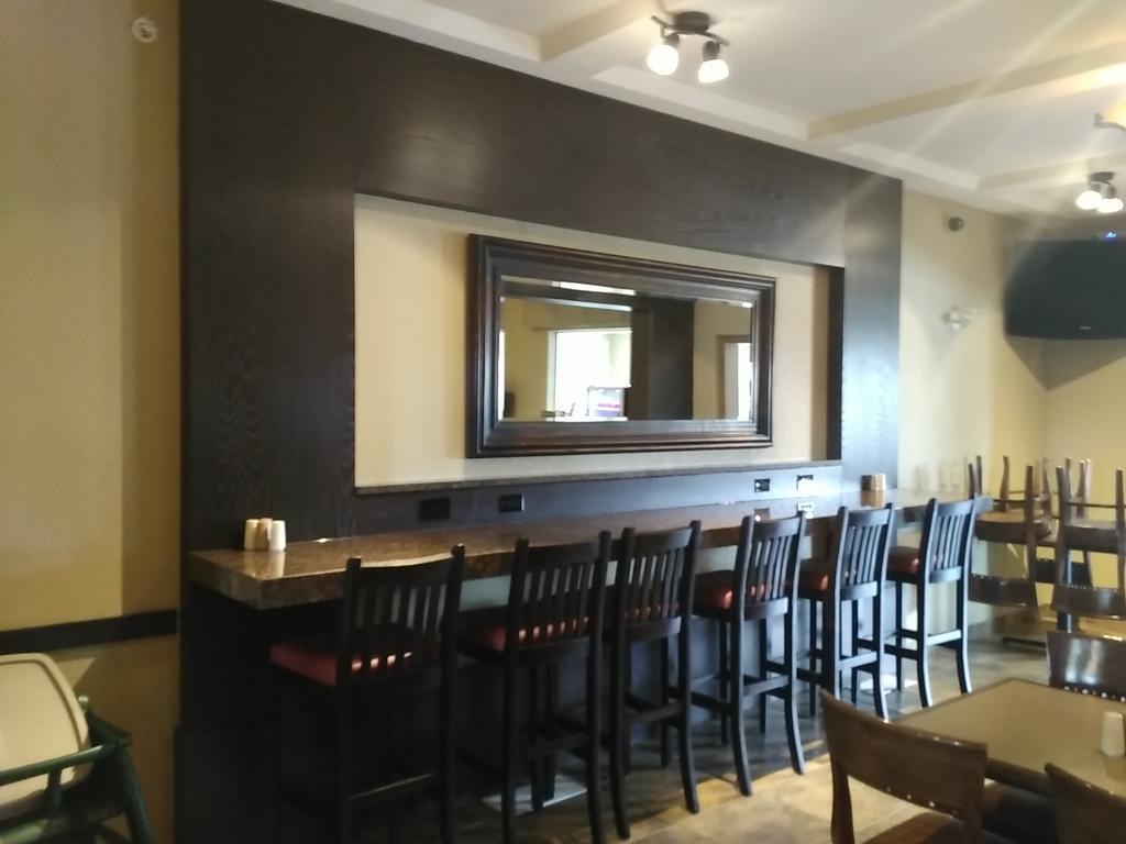 Best Western Plus Kamloops Hotel Экстерьер фото